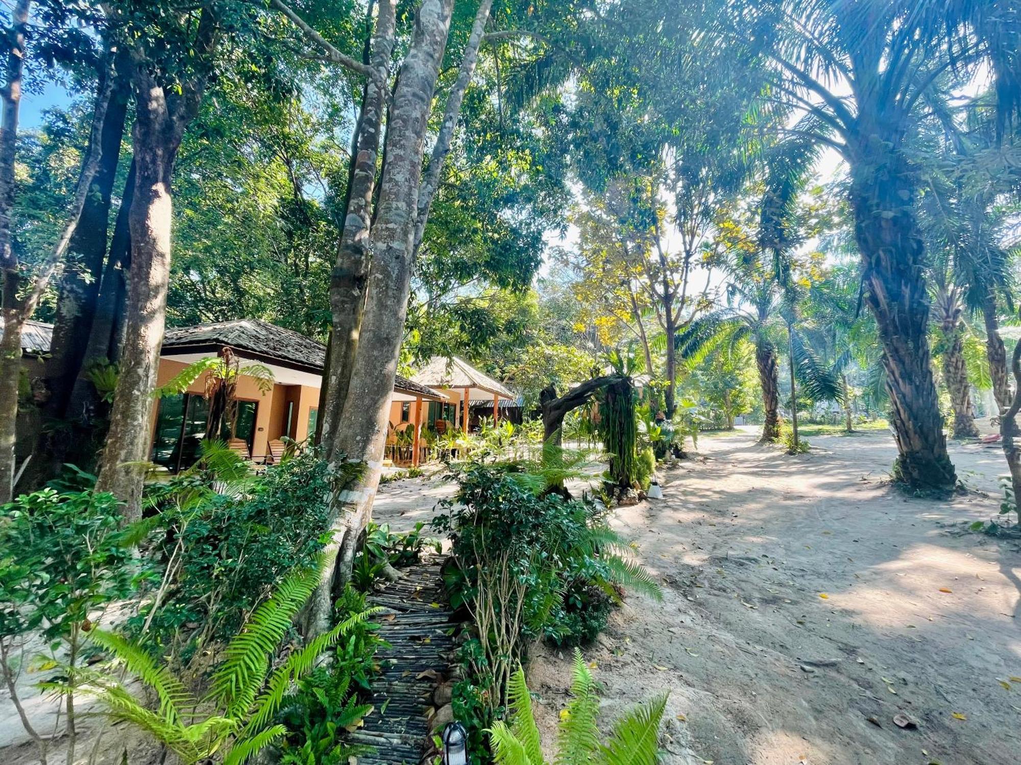 Sunny Cove Beach Resort Koh Phayam Ranong Exterior foto