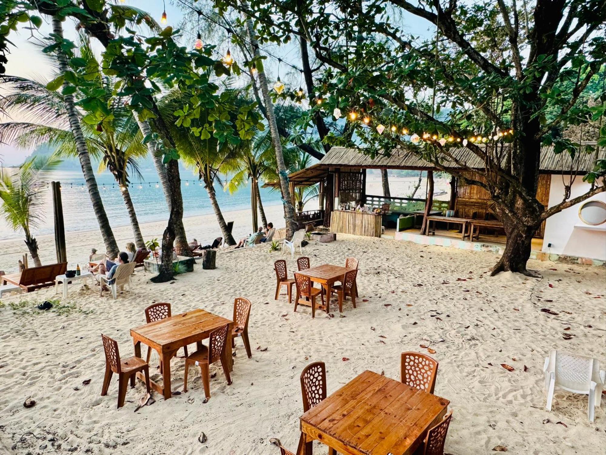 Sunny Cove Beach Resort Koh Phayam Ranong Exterior foto